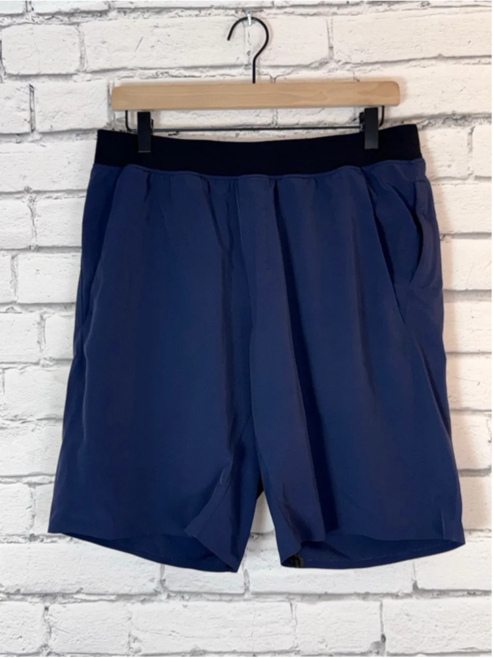 Men's Lululemon Athletic Shorts UNLINED Pace Breaker Size Large Blue Black